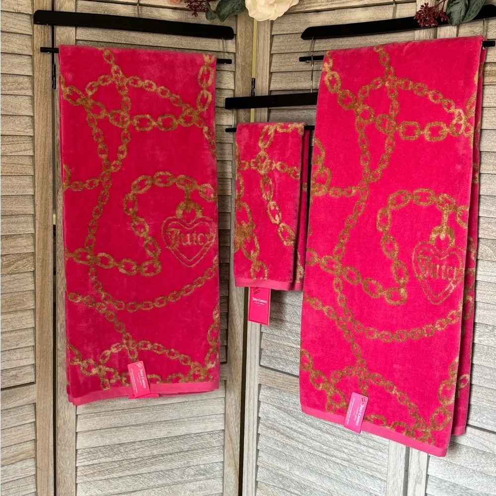 JUICY COUTURE Bath & Hand Towel Ensemble HOT PINK & METALLIC GOLD Heart & Chains